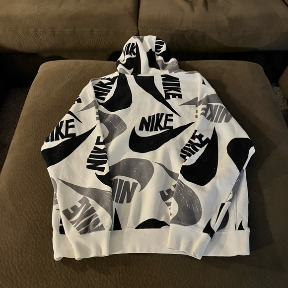 Men’s Nike hoodie - Picture 2 of 3